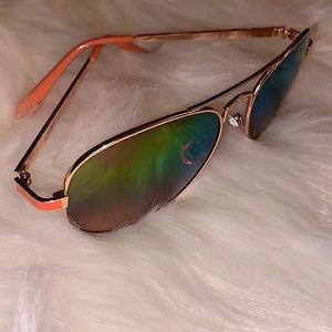 A pair of Steve Madden aviator sunglasses 😎